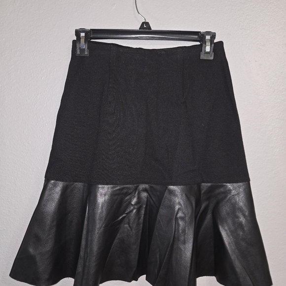 Cabi Faux Leather Black Ruffle Skirt Size XS - Picture 3 of 11